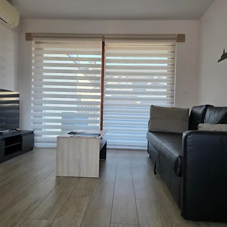 Near Airport & Free Parking Apartman *