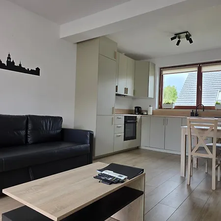 Near Airport & Free Parking *