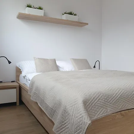 Near The Airport- Apartamento Cracovia